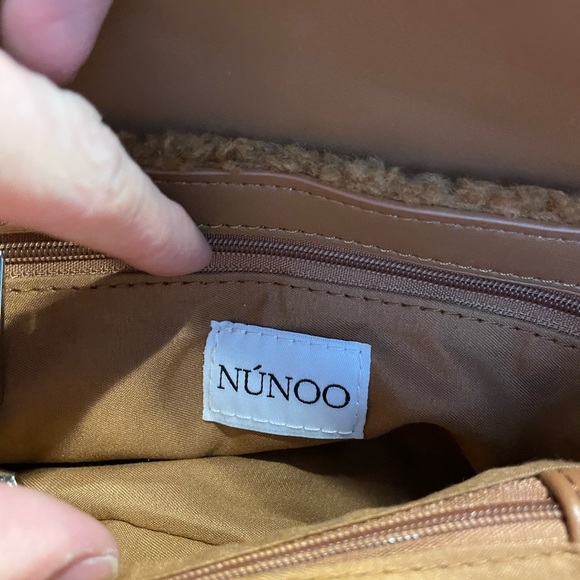 NÚNOO Crossbody Sherpa Bag - Picture 7 of 7